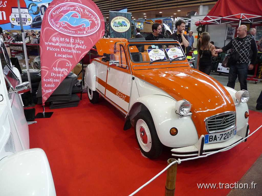 2011_epoquauto (90).jpg - 05/11/2011 - 69000 LYON - EPOQU'AUTO - 33ème Salon International Autos & Motos Anciennes - CITROEN 2CV